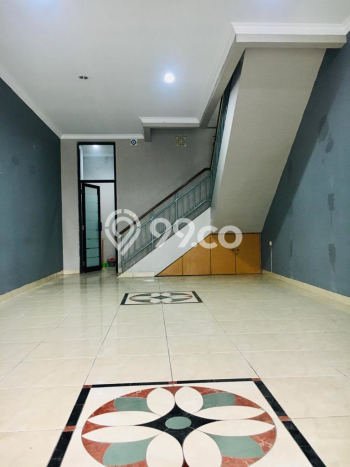 Ruko untuk disewa di Kelapa Gading punya LT 67m2 & LB 135m2 harga sewa kompetitif Ruko untuk disewa di Kelapa Gading punya LT 67m2 & LB 135m2 harga sewa kompetitif