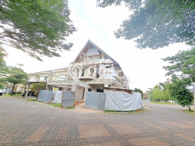 INVESTASI TEPAT! Rumah di BSD, Luas 245m² Bangunan 320m² INVESTASI TEPAT! Rumah di BSD, Luas 245m² Bangunan 320m²