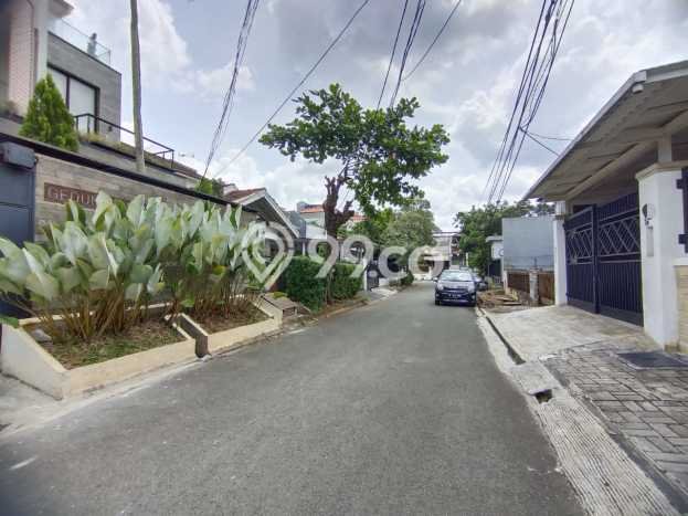 INVESTASI TEPAT! Rumah di Pondok Indah, Luas 210m² Bangunan 120m² INVESTASI TEPAT! Rumah di Pondok Indah, Luas 210m² Bangunan 120m²