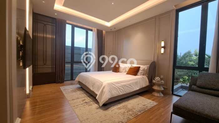 Ready to Use! Premium House LT 240m2 Desain Elegan di BSD Ready to Use! Premium House LT 240m2 Desain Elegan di BSD