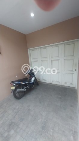 Disewakan! Rumah 5 Kamar Tidur &
4 Kamar Mandi di Pondok Indah, Jakarta Selatan Disewakan! Rumah 5 Kamar Tidur &
4 Kamar Mandi di Pondok Indah, Jakarta Selatan