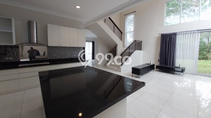 Rumah sewa siap huni 4 KT di BSD, Tangerang Rumah sewa siap huni 4 KT di BSD, Tangerang