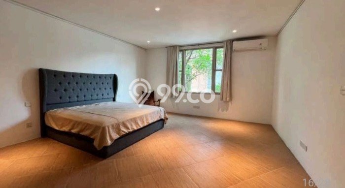 Sewa Rumah Strategis di SCBD LT 400m2 / LB 800m2 Kondisi Bagus Sewa Rumah Strategis di SCBD LT 400m2 / LB 800m2 Kondisi Bagus