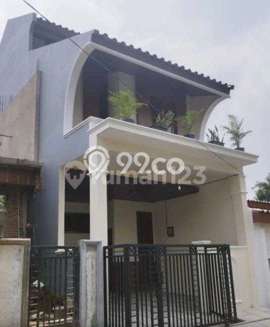 Rumah Strategis Modern Lb 150m2 di Ciputat Timur, Tangerang Selatan Rumah Strategis Modern Lb 150m2 di Ciputat Timur, Tangerang Selatan