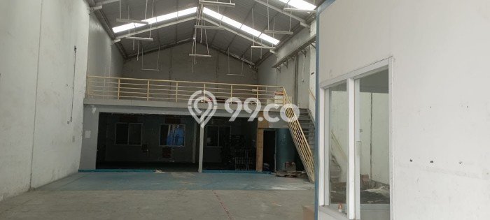 Disewakan Gudang komersial di Sawangan luas bangunan 240m2 Disewakan Gudang komersial di Sawangan luas bangunan 240m2