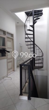 Disewakan! Rumah 4 Kamar Tidur &
4 Kamar Mandi di Lebak Bulus, Jakarta Selatan Disewakan! Rumah 4 Kamar Tidur &
4 Kamar Mandi di Lebak Bulus, Jakarta Selatan