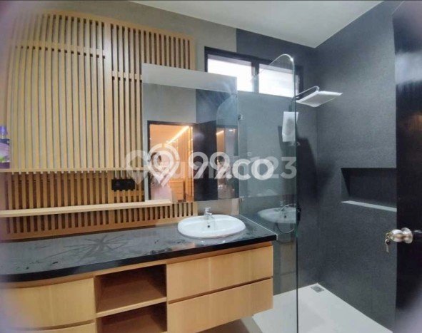 Hunian Mewah LB 200m2 Siap Huni Desain Elegan di Bintaro, Jakarta Selatan Hunian Mewah LB 200m2 Siap Huni Desain Elegan di Bintaro, Jakarta Selatan