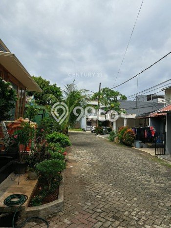 Rumah Luas Asri 2 KT Siap Pakai di Graha Raya Bintaro Tangerang Selatan Rumah Luas Asri 2 KT Siap Pakai di Graha Raya Bintaro Tangerang Selatan