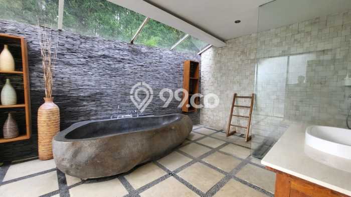 Bisa KPR! Rumah Asri area Canggu, LT 951m2m² LB 400m2m² Bisa KPR! Rumah Asri area Canggu, LT 951m2m² LB 400m2m²