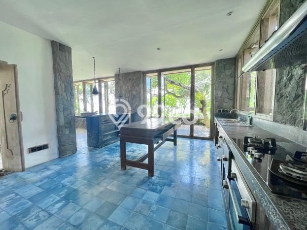 Ready to Use! Premium House LT 1377m2 Desain Elegan di Saba Ready to Use! Premium House LT 1377m2 Desain Elegan di Saba