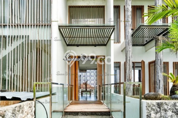 Rumah Strategis dengan Luas Bangunan 350m2m² di Kawasan , Badung Rumah Strategis dengan Luas Bangunan 350m2m² di Kawasan , Badung