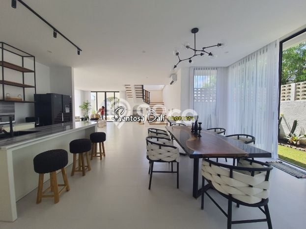 Rumah Luxury Modern Siap Huni di Pererenan Badung Rumah Luxury Modern Siap Huni di Pererenan Badung