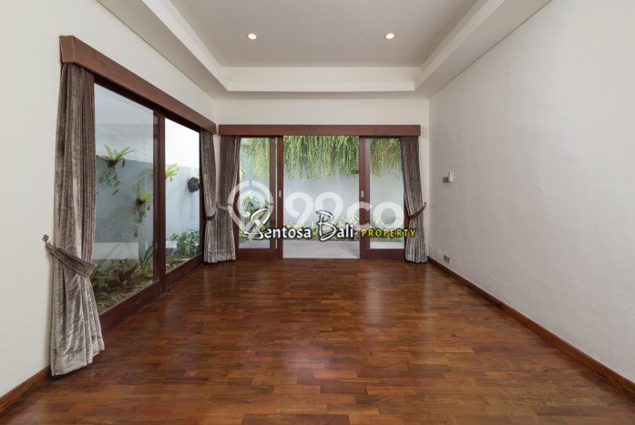 Hunian Elit LB 345m2 Siap Huni Desain Elegan di Jimbaran, Badung Hunian Elit LB 345m2 Siap Huni Desain Elegan di Jimbaran, Badung