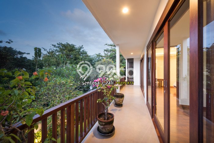 Hunian Elit LB 345m2 Siap Huni Desain Elegan di Jimbaran, Badung Hunian Elit LB 345m2 Siap Huni Desain Elegan di Jimbaran, Badung