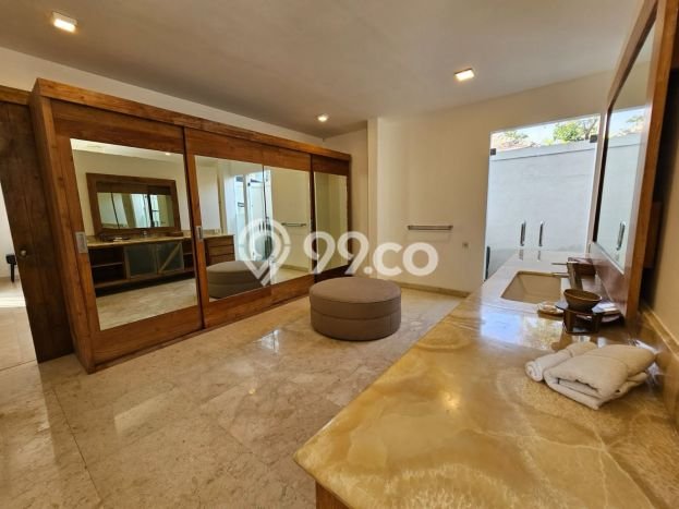 Hunian Elit LB 1000m2 Siap Pakai Desain Elegan di Batu Belig, Badung Hunian Elit LB 1000m2 Siap Pakai Desain Elegan di Batu Belig, Badung