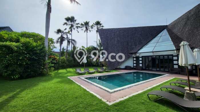 Bisa KPR! Rumah Asri area Canggu, LT 951m2m² LB 400m2m² Bisa KPR! Rumah Asri area Canggu, LT 951m2m² LB 400m2m²