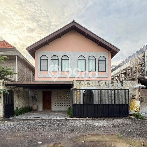 Hunian Mewah LB 500m2 Siap Pakai Desain Elegan di Petitenget, Badung Hunian Mewah LB 500m2 Siap Pakai Desain Elegan di Petitenget, Badung