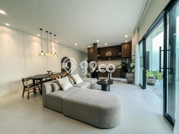 Rumah Mewah LB 180m2 Siap Pakai Desain Elegan di Seminyak, Badung Rumah Mewah LB 180m2 Siap Pakai Desain Elegan di Seminyak, Badung