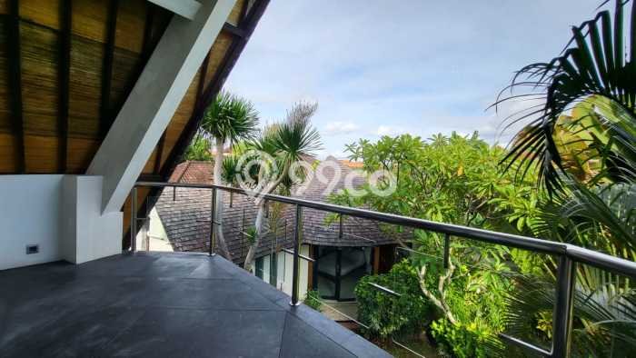 Bisa KPR! Rumah Asri area Canggu, LT 951m2m² LB 400m2m² Bisa KPR! Rumah Asri area Canggu, LT 951m2m² LB 400m2m²