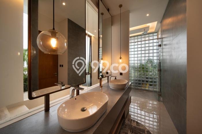 Rumah Luxury Modern Tanpa Renovasi di Seminyak Badung Rumah Luxury Modern Tanpa Renovasi di Seminyak Badung