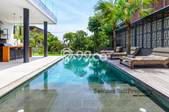Rumah Mewah LB 674m2 Siap Pakai Desain Elegan di Jimbaran, Badung Rumah Mewah LB 674m2 Siap Pakai Desain Elegan di Jimbaran, Badung