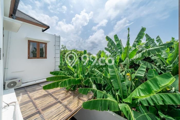 Rumah Mewah LB 140m2 Siap Pakai Desain Elegan di Kerobokan, Badung Rumah Mewah LB 140m2 Siap Pakai Desain Elegan di Kerobokan, Badung