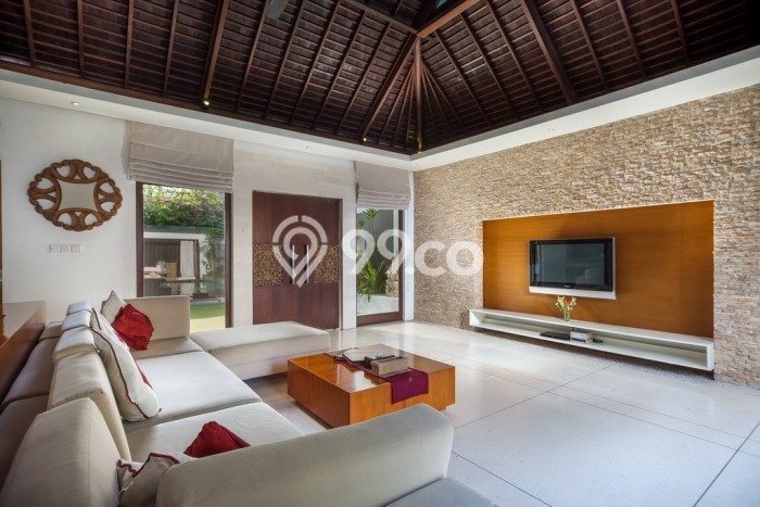Rumah Elit LB 221m2 Siap Pakai Desain Elegan di Kerobokan, Badung Rumah Elit LB 221m2 Siap Pakai Desain Elegan di Kerobokan, Badung