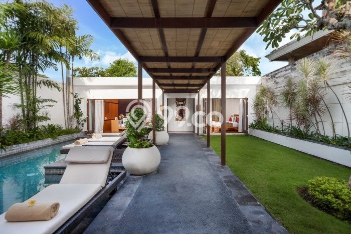 Rumah Elit LB 221m2 Siap Pakai Desain Elegan di Kerobokan, Badung Rumah Elit LB 221m2 Siap Pakai Desain Elegan di Kerobokan, Badung