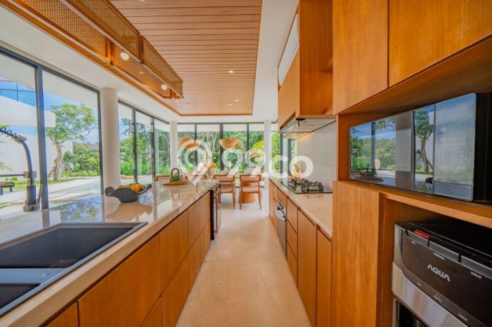 Hunian Elit LB 380m2 Siap Pakai Desain Elegan di Umalas, Badung Hunian Elit LB 380m2 Siap Pakai Desain Elegan di Umalas, Badung