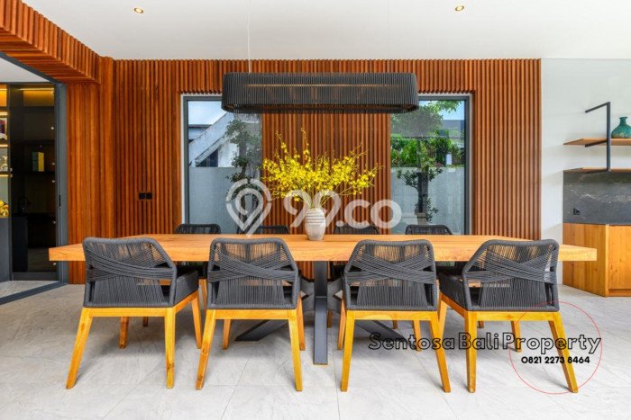 Rumah Mewah LB 674m2 Siap Pakai Desain Elegan di Jimbaran, Badung Rumah Mewah LB 674m2 Siap Pakai Desain Elegan di Jimbaran, Badung
