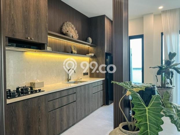 Rumah Mewah LB 180m2 Siap Pakai Desain Elegan di Seminyak, Badung Rumah Mewah LB 180m2 Siap Pakai Desain Elegan di Seminyak, Badung