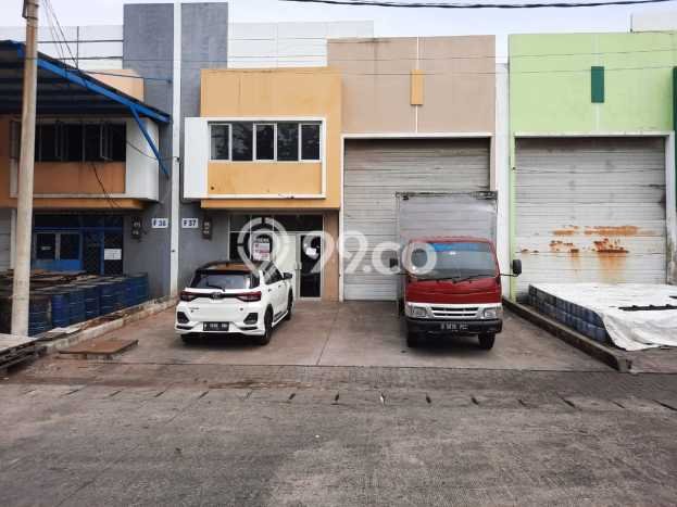 Unit Gudang Paling Strategis di Cakung Jakarta Timur dengan LB 240m2 Unit Gudang Paling Strategis di Cakung Jakarta Timur dengan LB 240m2