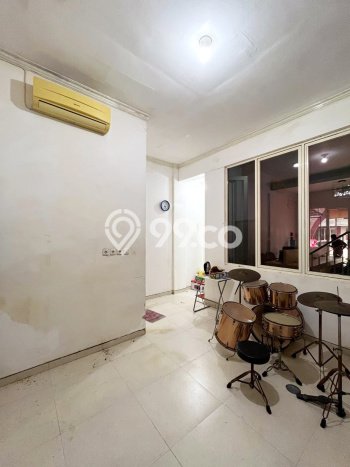 Ruko For Rent Kawasan , Luas 120m2m², Lokasi Bisnis Ruko For Rent Kawasan , Luas 120m2m², Lokasi Bisnis