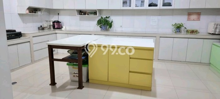 Ready to Use! Premium House LT 256m2 Desain Elegan di Sukomanunggal Ready to Use! Premium House LT 256m2 Desain Elegan di Sukomanunggal