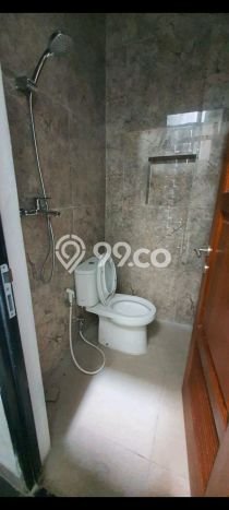 Rumah area , Akses ke Stasiun, 7 KT, Luas 120m2m² Bangunan 250m2m² Rumah area , Akses ke Stasiun, 7 KT, Luas 120m2m² Bangunan 250m2m²