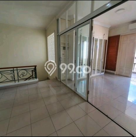 Rumah Asri area , 4 KM, Luas 240m2m² Bangunan 280m2m² Rumah Asri area , 4 KM, Luas 240m2m² Bangunan 280m2m²