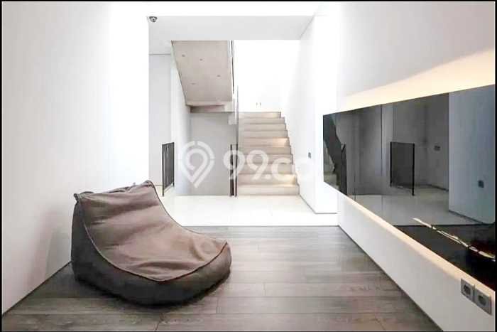 Hunian Elit LB 320m2 Siap Huni Desain Elegan di Petukangan, Jakarta Selatan Hunian Elit LB 320m2 Siap Huni Desain Elegan di Petukangan, Jakarta Selatan