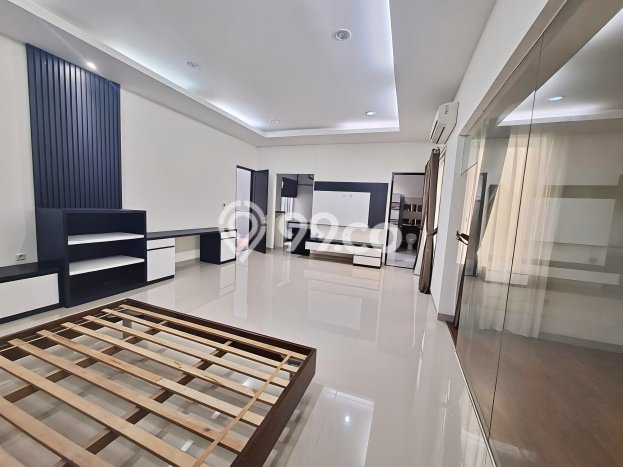 Dijual Rumah Luas Elegan Dengan View Cantik di Alam Sutera, Tangerang Dijual Rumah Luas Elegan Dengan View Cantik di Alam Sutera, Tangerang