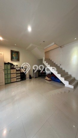 Hunian Elit LB 450m2 Siap Huni Desain Elegan di Pejaten, Jakarta Selatan Hunian Elit LB 450m2 Siap Huni Desain Elegan di Pejaten, Jakarta Selatan