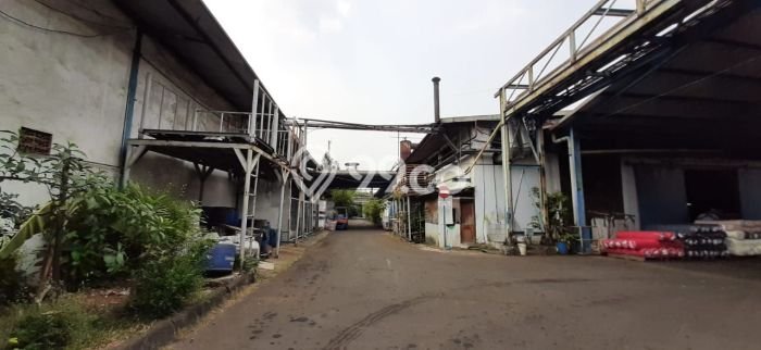 Unit Gudang Dijual di Karawaci Tangerang Luas Tanah 30000m2, Luas Bangunan 11879m2 Unit Gudang Dijual di Karawaci Tangerang Luas Tanah 30000m2, Luas Bangunan 11879m2