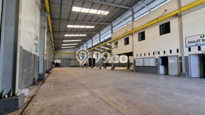 LOKASI PREMIUM! Gudang di Cikarang, Luas 1479m², Mainroad, Area Bisnis LOKASI PREMIUM! Gudang di Cikarang, Luas 1479m², Mainroad, Area Bisnis