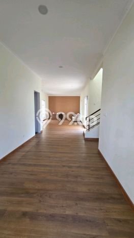 Rumah Eksklusif Siap Huni LT 240m2 di Tangerang, Tangerang Rumah Eksklusif Siap Huni LT 240m2 di Tangerang, Tangerang