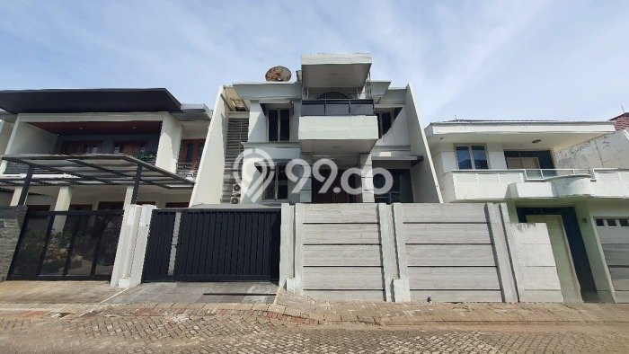 HOT PROPERTY! Rumah Premium area Kelapa Gading, Luas 300m² LB 140m² HOT PROPERTY! Rumah Premium area Kelapa Gading, Luas 300m² LB 140m²