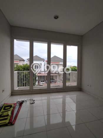 Rumah Terawat di Summarecon Bekasi, Bekasi, Luas Tanah 119m², LB 89m² Rumah Terawat di Summarecon Bekasi, Bekasi, Luas Tanah 119m², LB 89m²