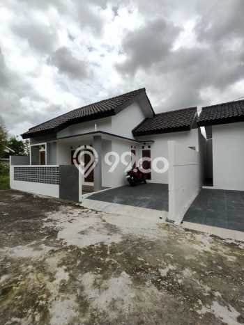Rumah Dengan Harga Terbaik 3 Kamar Tidur Lokasi Prestisius di Kawasan Berkembang Sleman, Sleman Rumah Dengan Harga Terbaik 3 Kamar Tidur Lokasi Prestisius di Kawasan Berkembang Sleman, Sleman