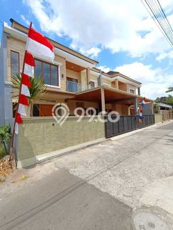 Rumah Strategis Modern Lb 165m2 di Ngaglik, Sleman Rumah Strategis Modern Lb 165m2 di Ngaglik, Sleman