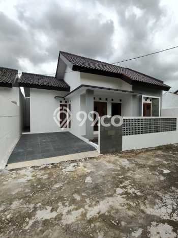 Rumah Dengan Harga Terbaik 3 Kamar Tidur Lokasi Prestisius di Kawasan Berkembang Sleman, Sleman Rumah Dengan Harga Terbaik 3 Kamar Tidur Lokasi Prestisius di Kawasan Berkembang Sleman, Sleman