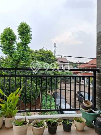Jual Rumah Strategis Bagus Punya 4 KT di Ciracas Jakarta Timur SHM Jual Rumah Strategis Bagus Punya 4 KT di Ciracas Jakarta Timur SHM