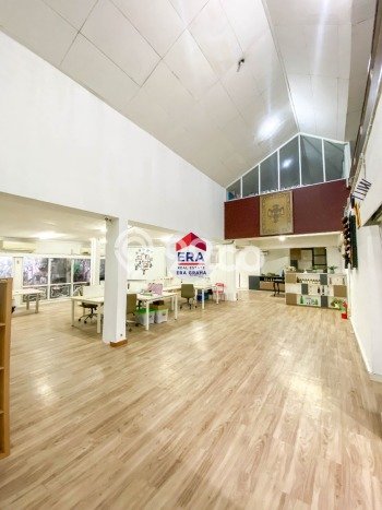 Hunian Mewah Siap Huni LT 1162m2 di Kebayoran Baru, Jakarta Selatan Hunian Mewah Siap Huni LT 1162m2 di Kebayoran Baru, Jakarta Selatan