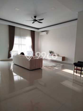 Hunian Mewah LB 350m2 Siap Pakai Desain Elegan di Jombang, Tangerang Hunian Mewah LB 350m2 Siap Pakai Desain Elegan di Jombang, Tangerang